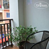 Arya Eightball Records Hotel 