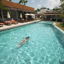 Escape Beach Resort Бассейн