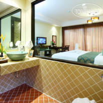 Hive Khaolak Beach Resort 