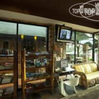 Motive Cottage Resort Вестибюль