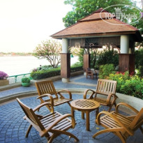 Riverine Place Hotel and Residence 