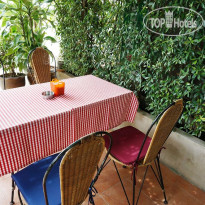 Corner Cafe Bed & Breakfast 