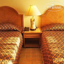 Palm Springs Lodge & City Resort 