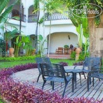 Palm Springs Lodge & City Resort 