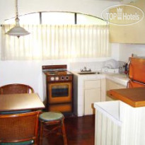 Broadway Court Apartelle 