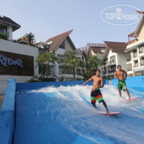 Crown Regency Resort & Convention Center 