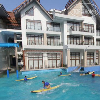 Crown Regency Resort & Convention Center 
