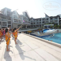 Crown Regency Resort & Convention Center 