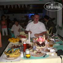 Turtle Inn Resort в низу на ресепшине, и