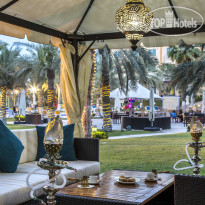 Mafraq Hotel Bar Oasis Courtyard