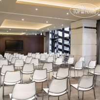 Pearl Rotana Capital Centre
