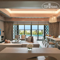 Saadiyat Rotana Resort & Villas Гостиная Two bedroom villa