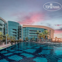 Открытый бассейн в Royal M Hotel Abu Dhabi by Gewan 5*