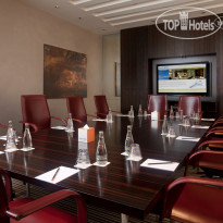 Centro Al Manhal Centro al Manhal meeting room