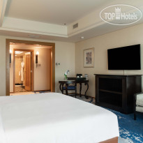 Beach Rotana Sea View Suite with Balcony an