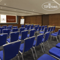 DoubleTree by Hilton Hotel and Residences Dubai Al Barsha Конференц-зал