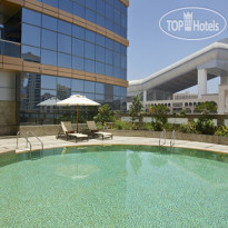 DoubleTree by Hilton Hotel and Residences Dubai Al Barsha Бассейн