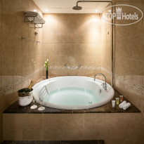 Majestic City Retreat Hotel