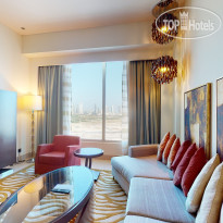 Marriott Executive Apartments Al Jaddaf Гостиная апартаментов с 2 спал