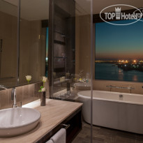 Intercontinental Dubai Festival City Room Bathroom