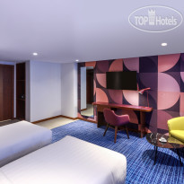 Queen Elizabeth 2 Deluxe Room (Twin Beds)