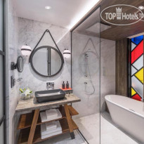 Hyatt Andaz Dubai The Palm Standard Bathroom