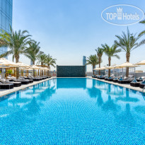 Бассейн на крыше в The First Collection at Jumeirah Village Circle 4*