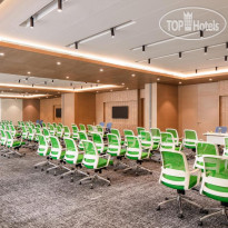 Holiday Inn & Suites Dubai Science Park 