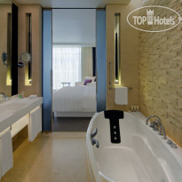 Le Meridien Dubai Hotel & Conference Centre Le Royal Club Guest Bathroom
