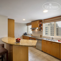 Marriott Executive Apartments Dubai Creek Кухня апартаментов с 3 спальня