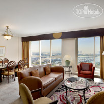Marriott Executive Apartments Dubai Creek Гостиная апартаментов с 2 спал