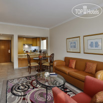 Marriott Executive Apartments Dubai Creek Гостиная апартаментов с 1 спал