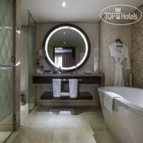 Crowne Plaza Dubai Deira Junior Suite