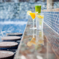 JA Beach Hotel Бар у бассейна