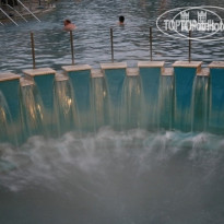 Spa Village Hamat Gader Бассейн с водопадом.