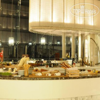 JW Marriott Hotel Bengaluru Шведский стол в ресторане отел