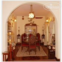 Newtons Manor