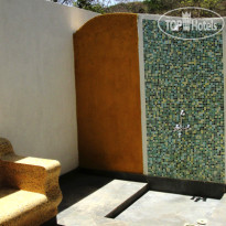 Granpa's Inn Hotel Bougainvillea