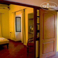 Granpa's Inn Hotel Bougainvillea