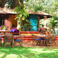 Granpa's Inn Hotel Bougainvillea