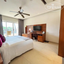 Acron Waterfront Resort 