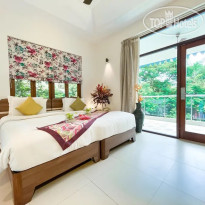 Acron Waterfront Resort 