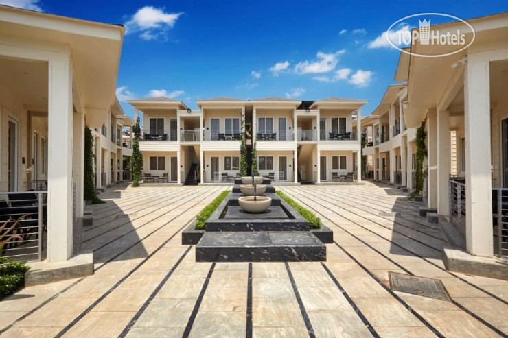 Hotel photo The Acacia Morjim Ocean Front 4*