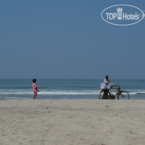 Papa Jolly's beach just 3 min walking from 