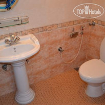 Rising Waves Guest House 