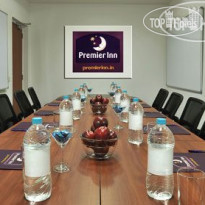 Premier Inn New Delhi Shalimar Bagh Комната переговоров