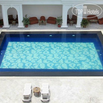 Ritz Plaza