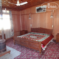 R.I.E. Heritage Group Of Houseboats 