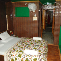 Zahgeer Continental Hotel 