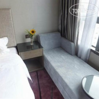 La Perle International 